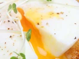 Uova in camicia: ricetta, trucchi e consigli pratici | TuttoSulleGalline.it