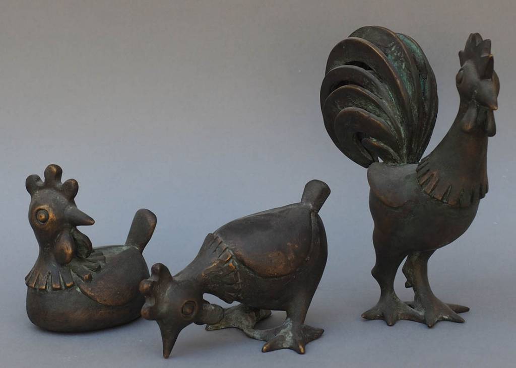 Galline e galli del Presepe realizzati in bronzo