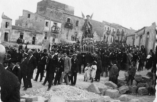 Processione per la festa tradizionale di San Michele (1926)