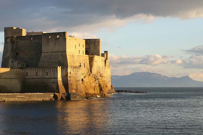 Castel dell'Ovo (Napoli) oggi.