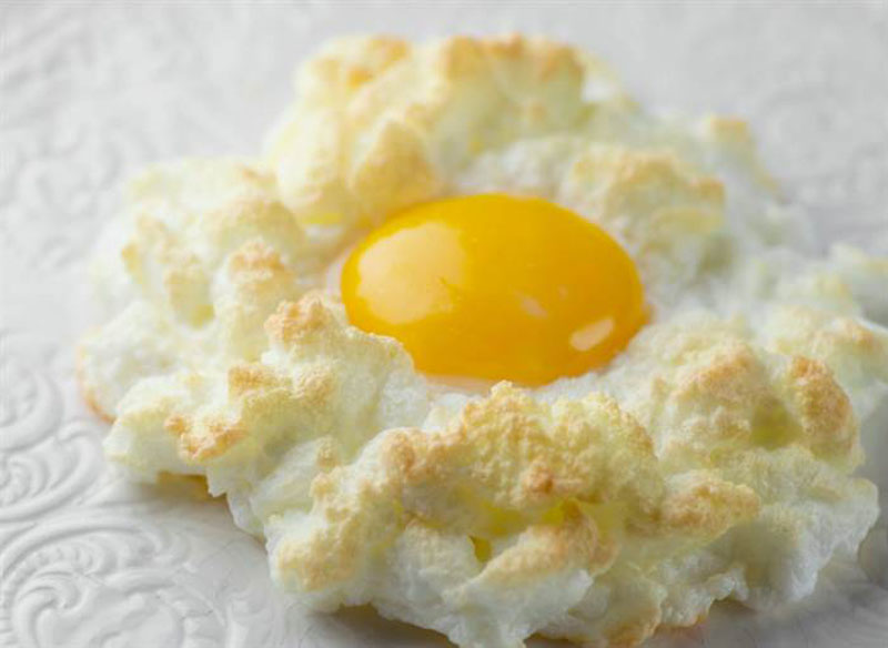 Il famoso Eggs in Cloud di Kate Morgan Jackson del sito Framed Cooks