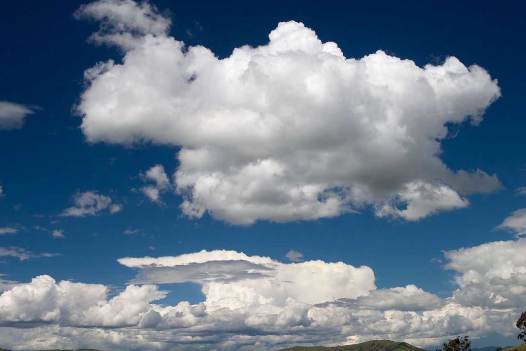 Cielo con nuvole a cumulo