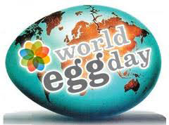 Pittura delle uova per il World Egg Day