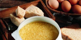 Stracciatella in brodo: minestra di uovo e parmigiano (ricetta con uova) | Tuttosullegalline.it
