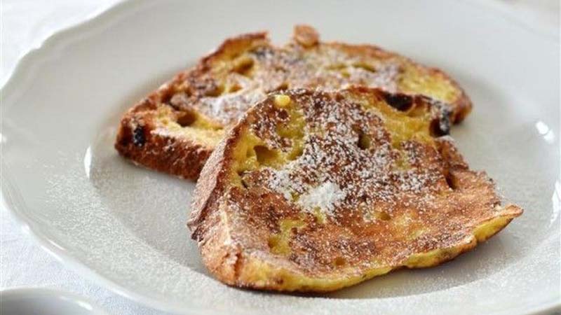 Pain perdu dolce con fette di pane rustico (per una merenda semplice e nutriente)