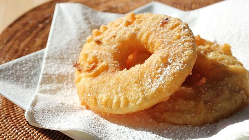 Ananas fritto in pastella