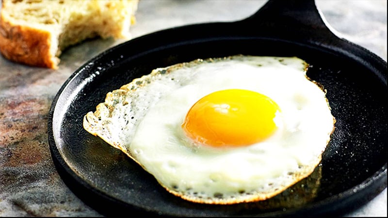 Uova al tegamino perfette cucinate in padella