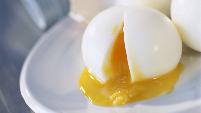 Uovo barzotto o uovo alla goccia, per il tuorlo semi liquido