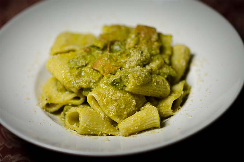 Variante di pasta alla carbonara (vegetariana): paccheri e zucchine