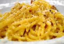 Pasta alla Carbonara: ricetta classica con tuorlo d'uovo, guanciale e pecorino romano | Tuttosullegalline.it