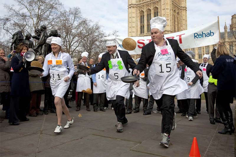 Una pancake race londinese.