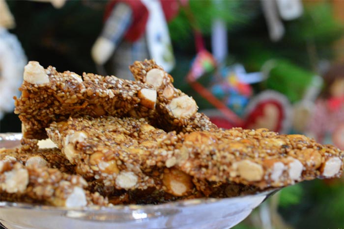 Origini del Torrone: la tradizionale Giuggiulena con sesamo e mandorle