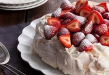 Pavlova, torta fresca ed elegante di soli albumi d'uovo | Tuttosullegalline.it