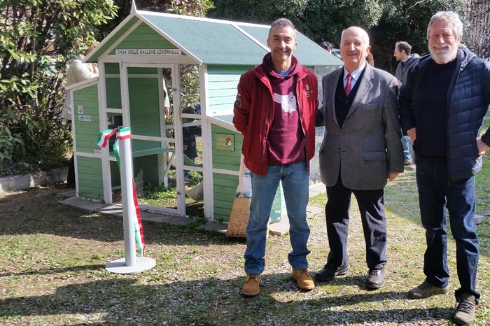 I membri del Club Italiano Razza Livorno (il socio Francesco Falleni, il segretario Giuseppe Chionetti e Mario Lupi, il promotore della biodiversità razza Livorno).