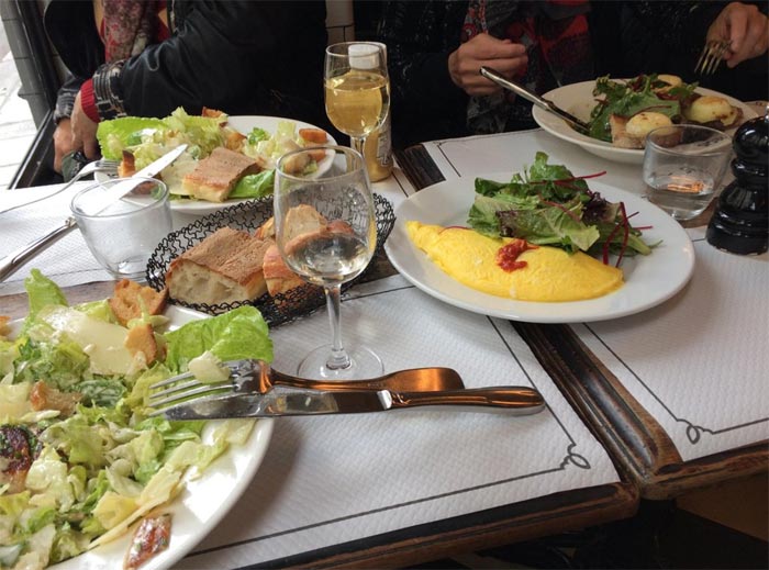 Omelette a pranzo a Le Saint Regis di Parigi