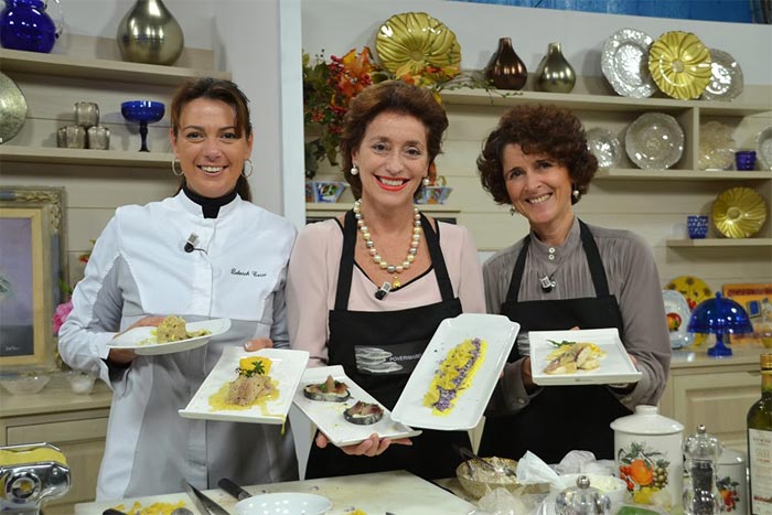 Cristina Galliti (a destra) con l’amica chef Deborah Corsi ospiti di A TUTTO CEFALO ad Aspettando il Tg (Italia7 - 2014).