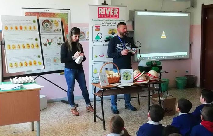 Nicola Caria (ASAO) durante uno degli incontri con gli alunni