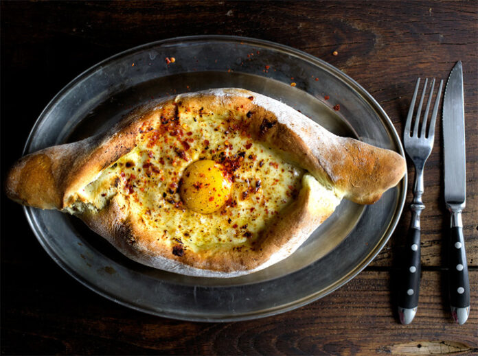 Khachapuri: ricetta del pane al formaggio con le uova, tipico della Georgia | Tuttosullegalline.it