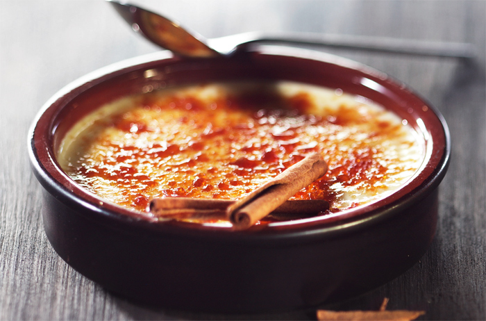 Crème brûlée: la ricetta (di origini francesi) della crema bruciata ad  arte - Galline, Pollaio, Ricette con Uova e Video divertenti