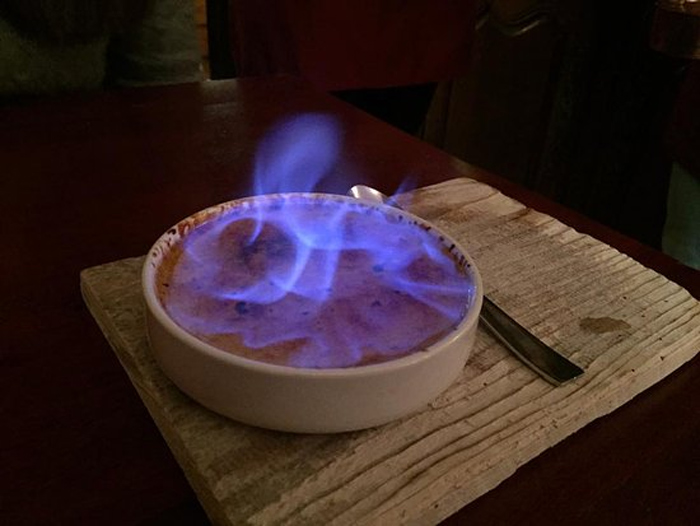 Caramellizzazione flambé della Crème brûlée