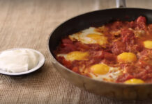 Shakshuka, ricetta con uova tunisina dello chef Yotam Ottolenghi | Tuttosullegalline.it