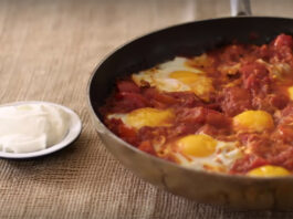 Shakshuka, ricetta con uova tunisina dello chef Yotam Ottolenghi | Tuttosullegalline.it